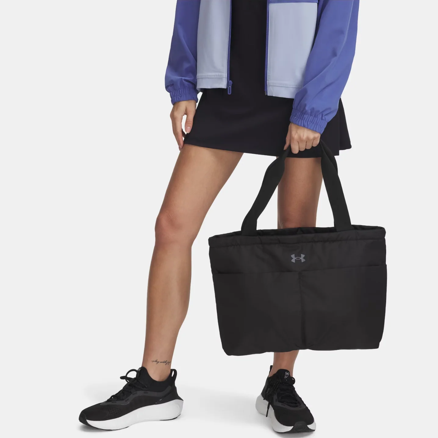 תיק נשיאה אופנתי וספורטיבי מבית  UNDER ARMOUR דגם Studio Lite Tote Bag 16L - Image 3